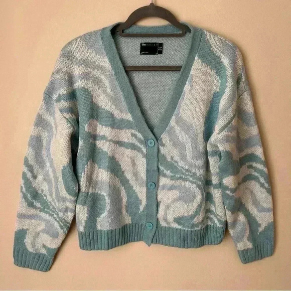 NWOT ASOS Design Swirl Pattern Button Front Cropped Blue Cardigan Size 10 Medium - Picture 3 of 8